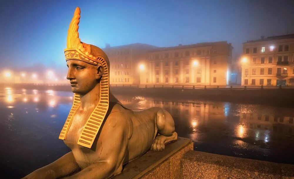 Сфинксы в питере. Сфинкс статуя в Питере. Сфинксы на Университетской набережной. Египетские статуи сфинксов в Питере. Сфинкс на Неве в Санкт-Петербурге.