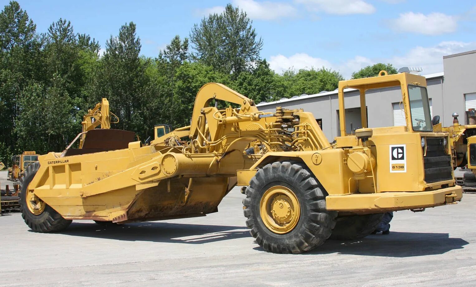 Самоходная дорожно строительная машина. Скрепер Caterpillar 637f. Скрепер самоходный МОАЗ-60071. Скрепер МОАЗ. Скрепер Cat 613c2.