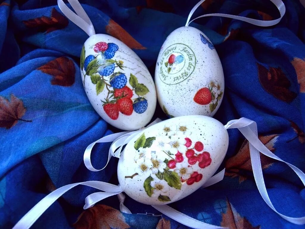 Яйцо декупаж. Декупаж яиц. пасхальные яйца польских декупажниц. украшение пасхальных яиц. декор деревянных пасхальных яиц.