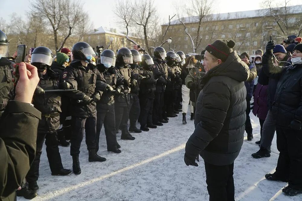 Митинг в красноярске. Протесты в Красноярске сейчас. Митинг оцепление Красноярск. Красноярск митинг 31 января. Митинг 30 января 2021 Красноярск.