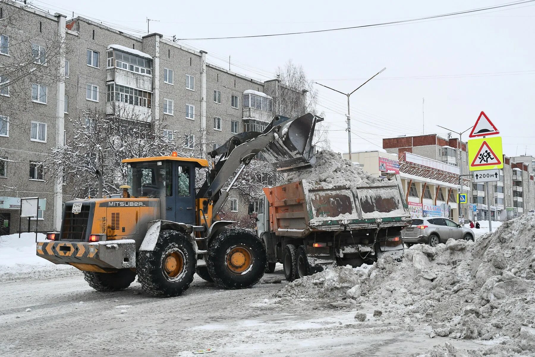 Прогноз погоды ревда 10 дней. Ревда снегопад. Дорога Ревда. Городские дороги Ревды. Ревда зимой.