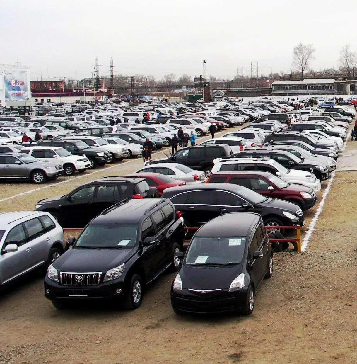 Бу автомобилей легковой. Рынок автомобилей. Конфискованные автомобили. Рынок легковых автомобилей. Продажа машин.