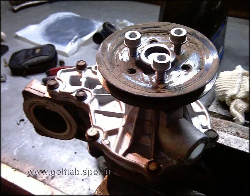 Патрубка помпа шкода фабия 1 поколение 1 и 4. 6. Замена помпы 1. Замена помпы 1. 6 mpi.