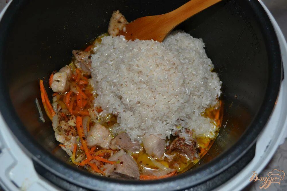 Рецепт приготовления плова в мультиварке с курицей. Плов в мультиварке. мультиварка плов. приготовление плова в мультиварке. плов из мультиварки.