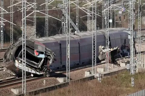 Какие поезда сошли с рельсов