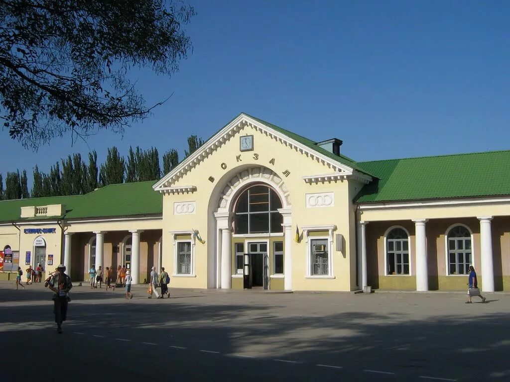 феодосия железнодорожный вокзал. ж/д вокзал в феодосии. жд вокзал феодосия. жд вокзал феодосия. железная дорога вокзал феодосия.