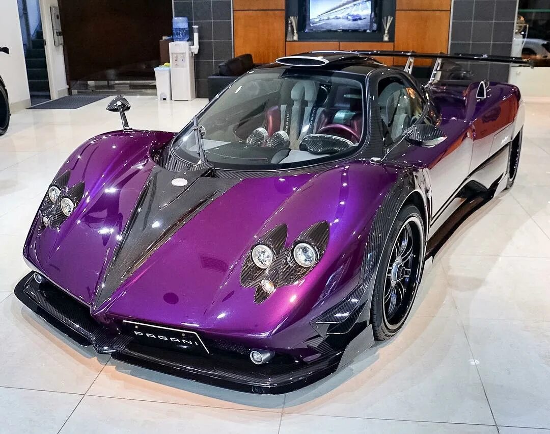 Паганини купить. Пагани зонда zozo. Pagani Zonda фиолетовая. Pagani Zonda винил. Pagani Zonda в Москве.