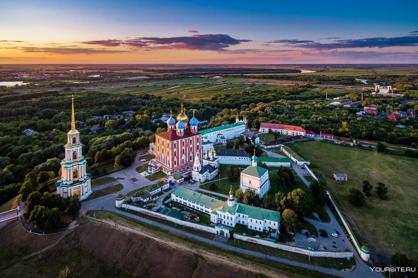 Рязанский Кремль Рязань. Рязанский Кремль достопримечательности Рязани. Переяславль Рязанский Кремль. Кремлевский вал Рязань. Рязанский кремль сайт