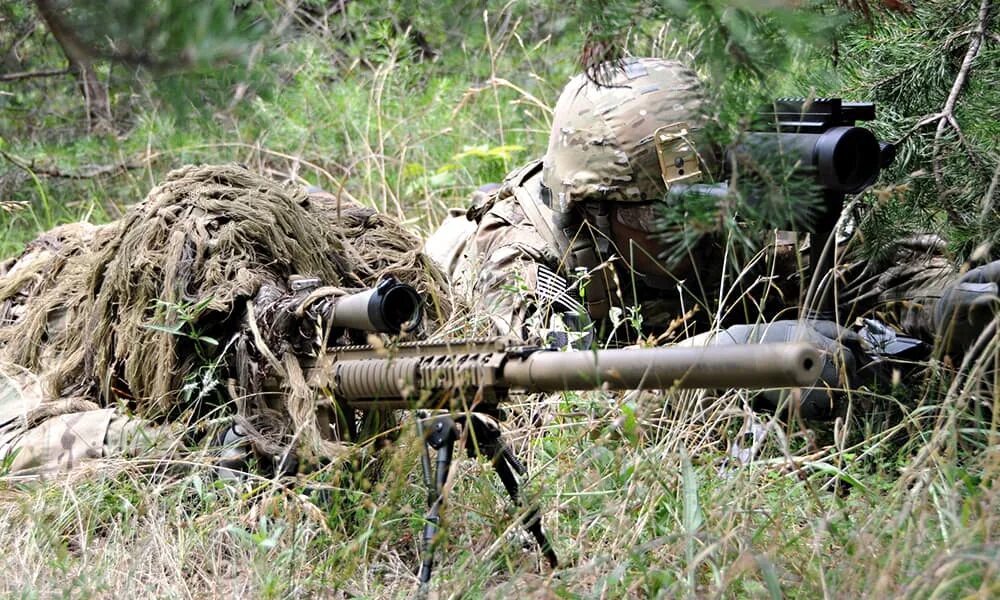 Эпицентр снайпер. Снайпер в гилли. страйкбол гилли снайпер. ghillie suit sniper. снайпер в камуфляже.