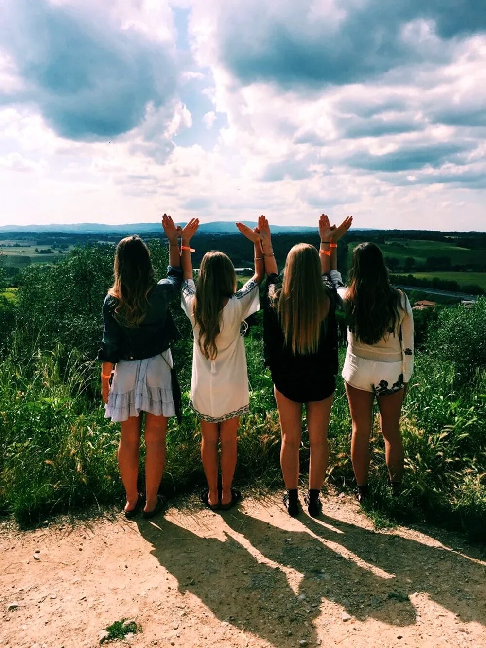 много подруг. 4 лучших подруги. 4 лучших подруги. фотосессия подруг. четыре подруги.