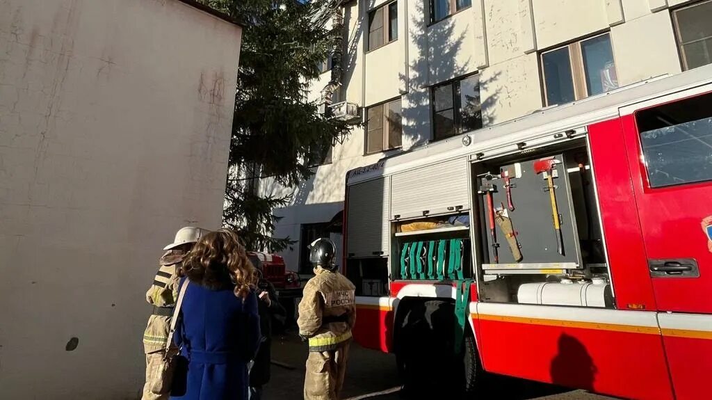 Горит реми сити хабаровск. Реми хабаровск горит. в хабаровске загорелся тц реми. реми сити хабаровск горит.