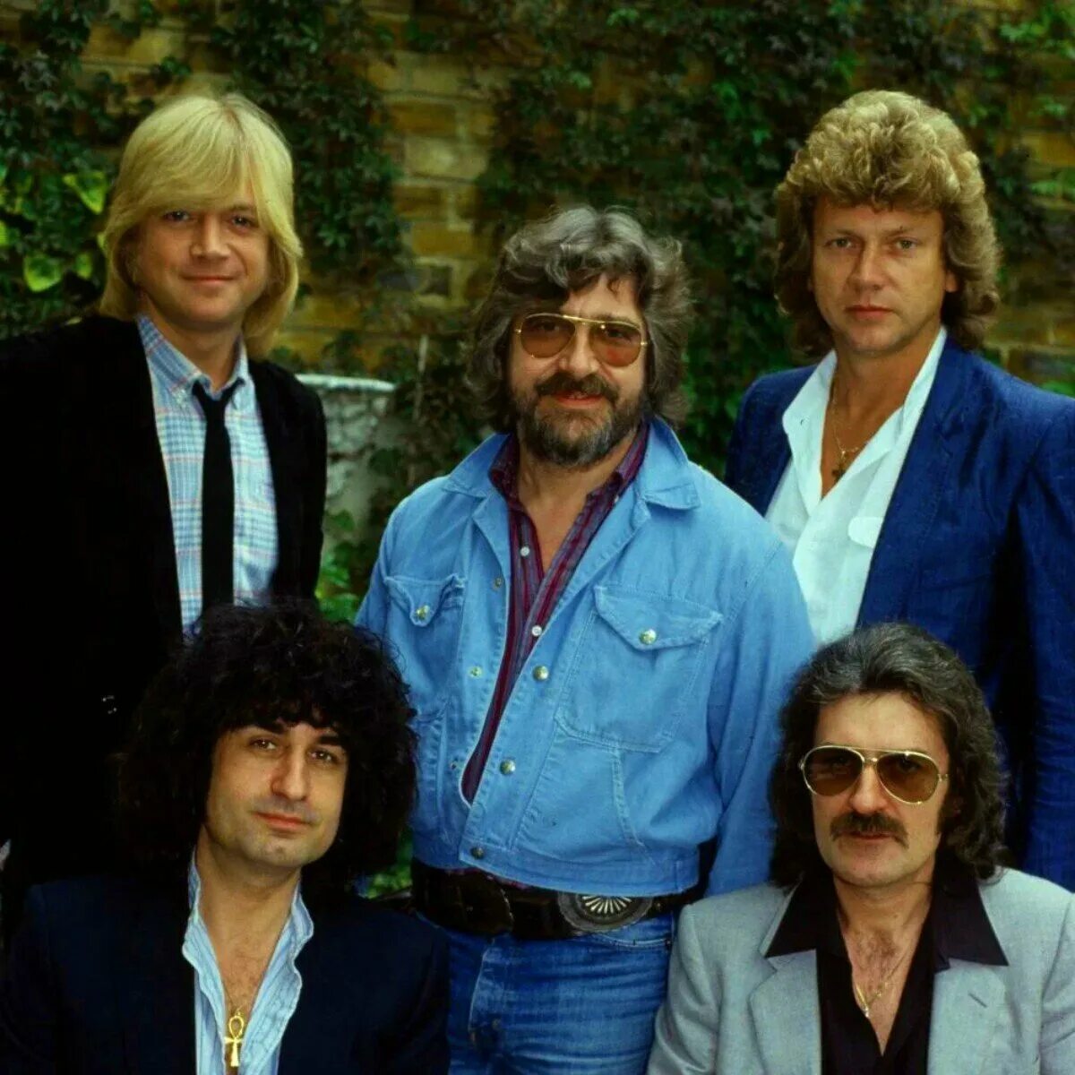 Blues mood. Muddy blues. moody blues. the moody blues рок группа. the moody blues фото.