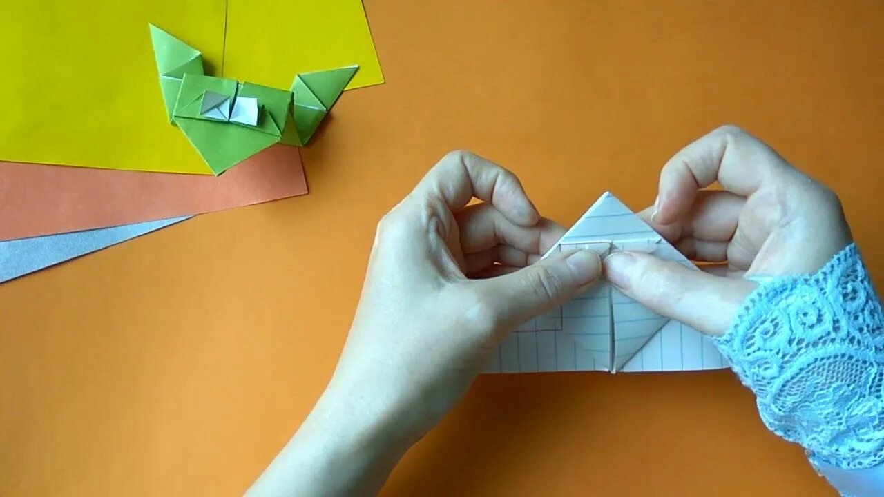 Включи оригами сделать. Оригами на руку. Оригами картинки для детей. Видеоурок оригами. Оригами игрушка на руку.