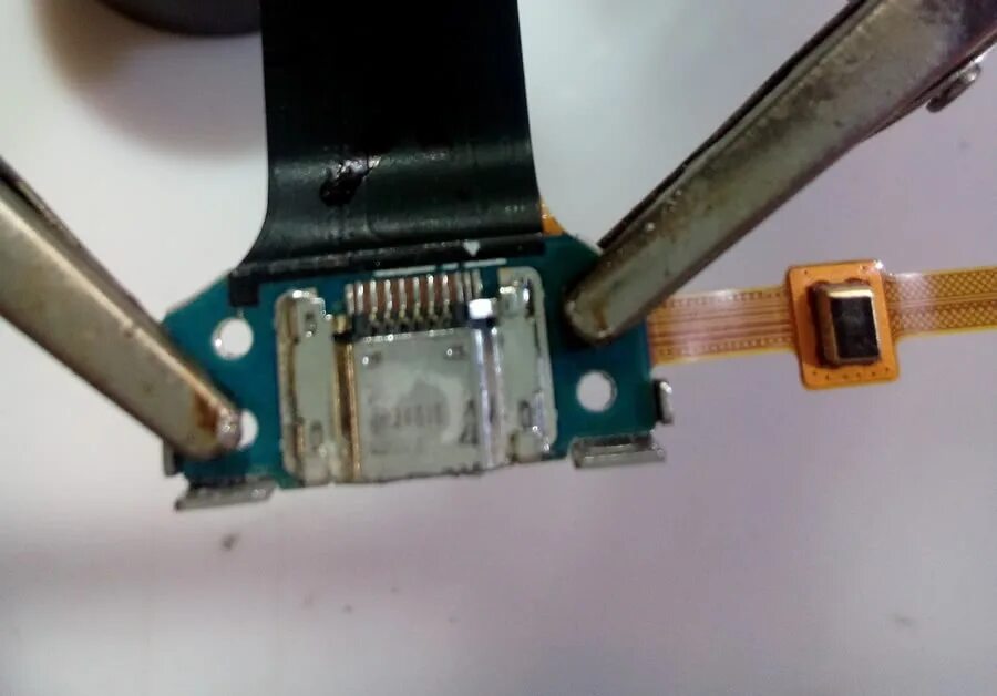 Samsung s2 терморезистор. Samsung s9 контроллер заряда. Samsung g973 терморезистор. Samsung t285 charging. самсунг а530 разборка микрофон.