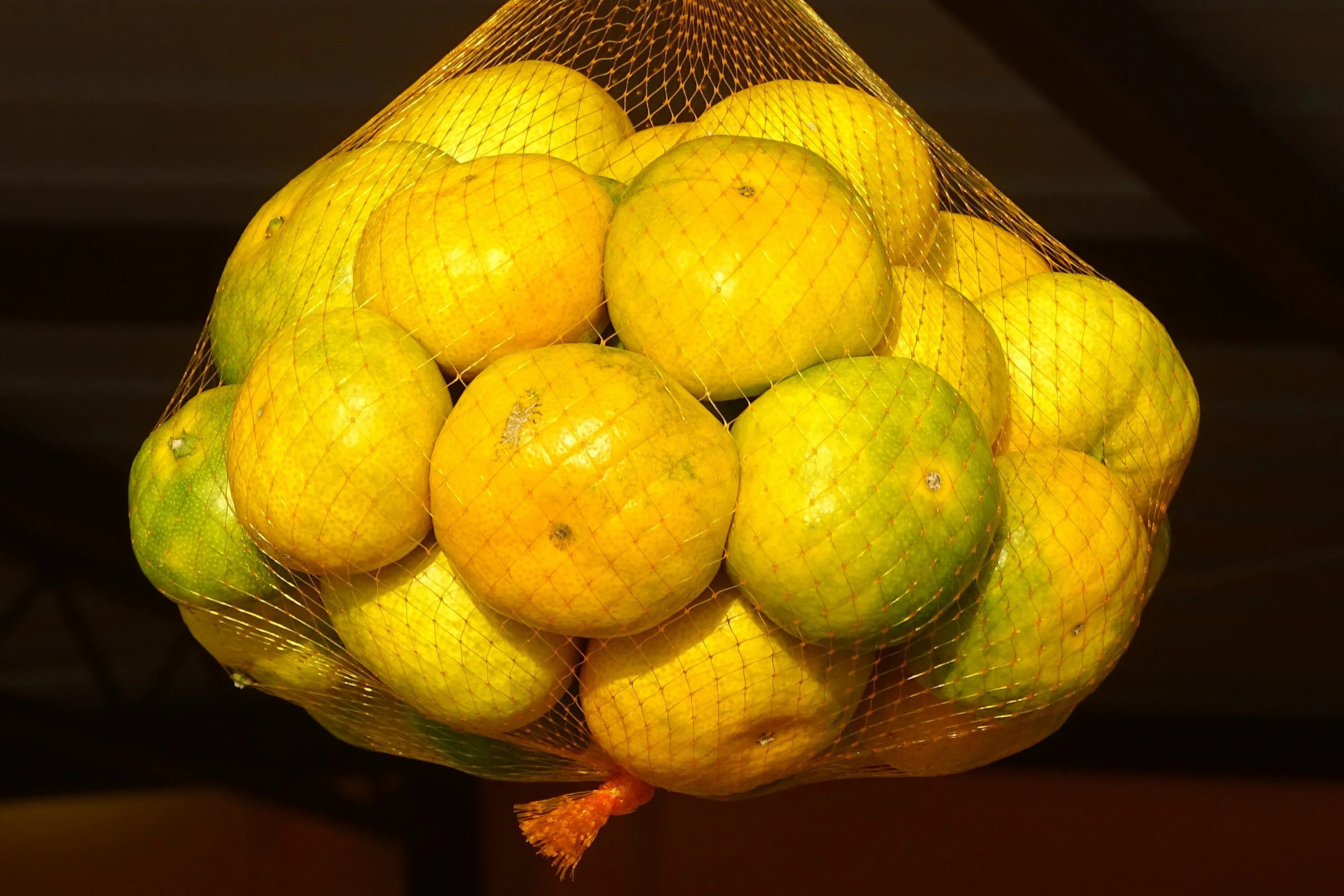Желтые мандарины. Апельсины, сетка. Цитрусовые рынок. Мандарины, сетка. Сеть мандарин