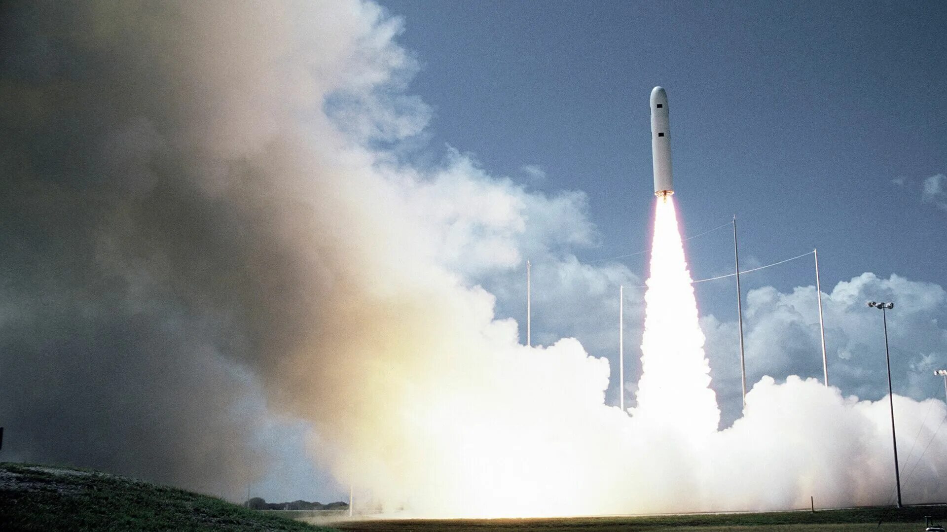 Trident 2 ракета. Трайдент баллистическая ракета. Трайдент баллистическая ракета. Пуск ракеты трайдент. Trident ракета.