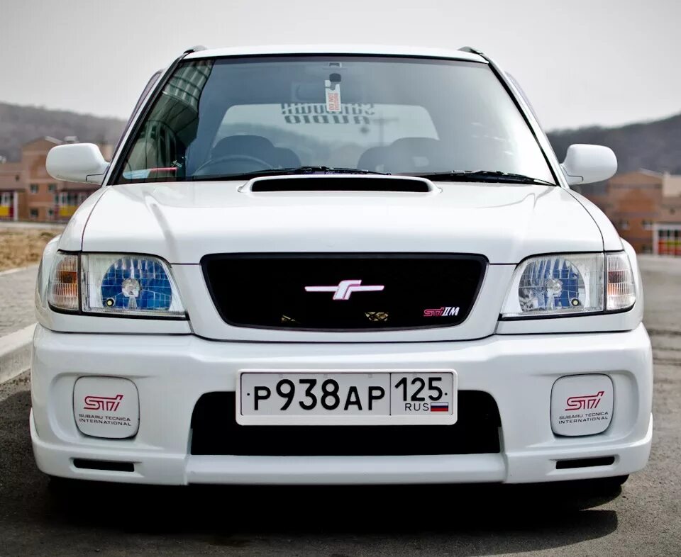 Купить subaru владивосток. Subaru Forester sf5 STI. Subaru Forester sf5 STI 2m. Subaru Forester sf5 белый. Subaru Forester STI 2m.