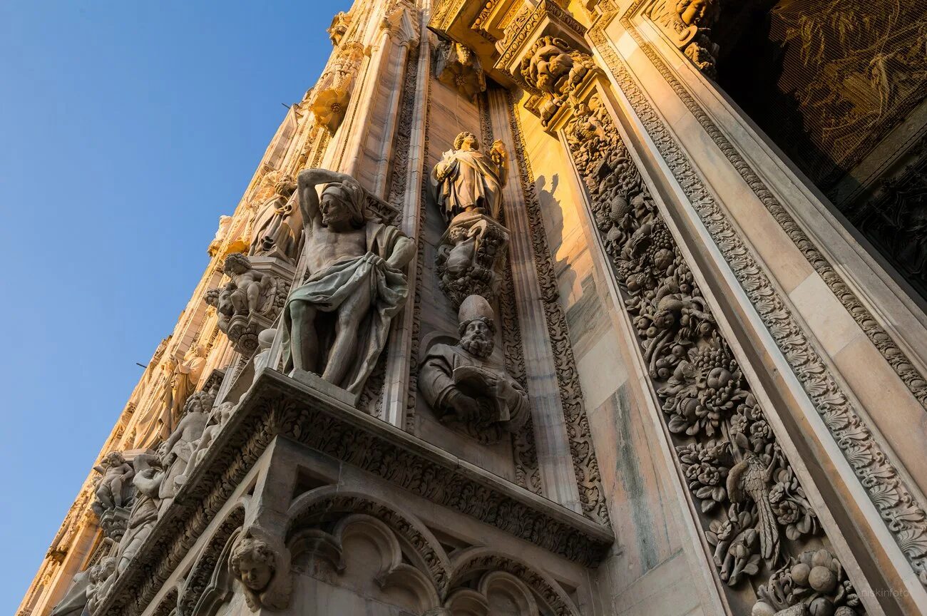 Реймский собор скульптуры. Статуи на соборах. Статуи на соборах. Статуи на соборах. Скульптура реймского собора.