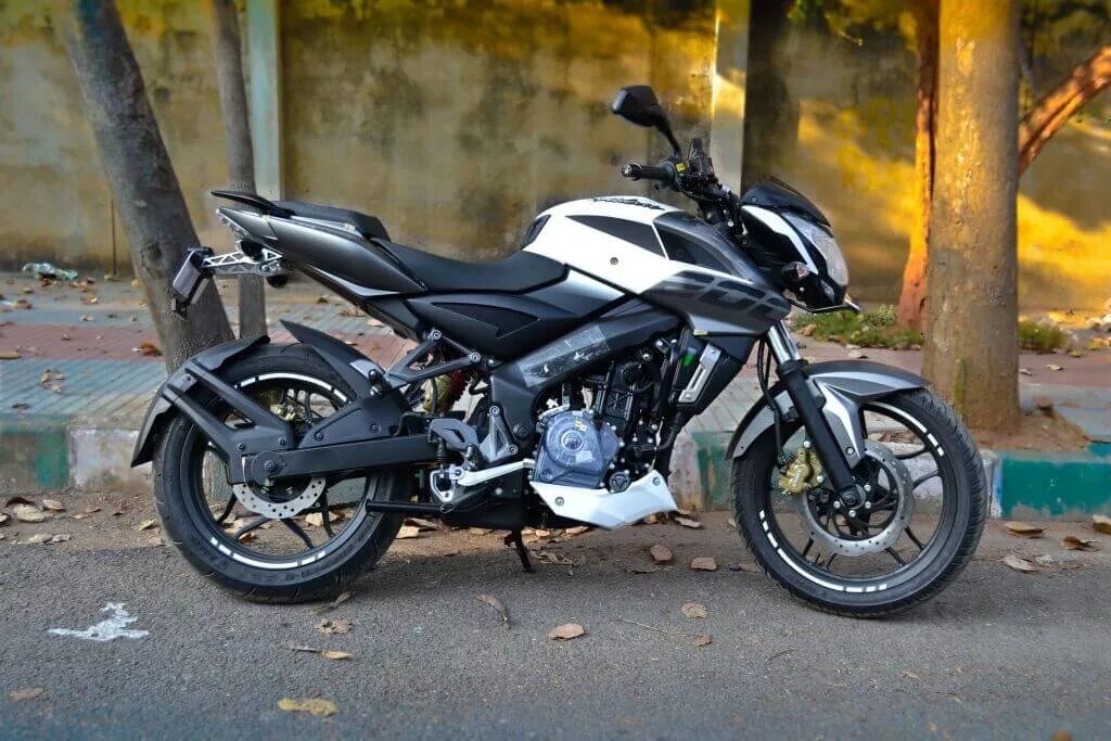 Bajaj pulsar 200ns. Мотоцикл Bajaj Pulsar 200 NS. Мотоцикл Pulsar NS 200. Мотоцикл Баджадж Пульсар 200. Bajaj Pulsar ns200.