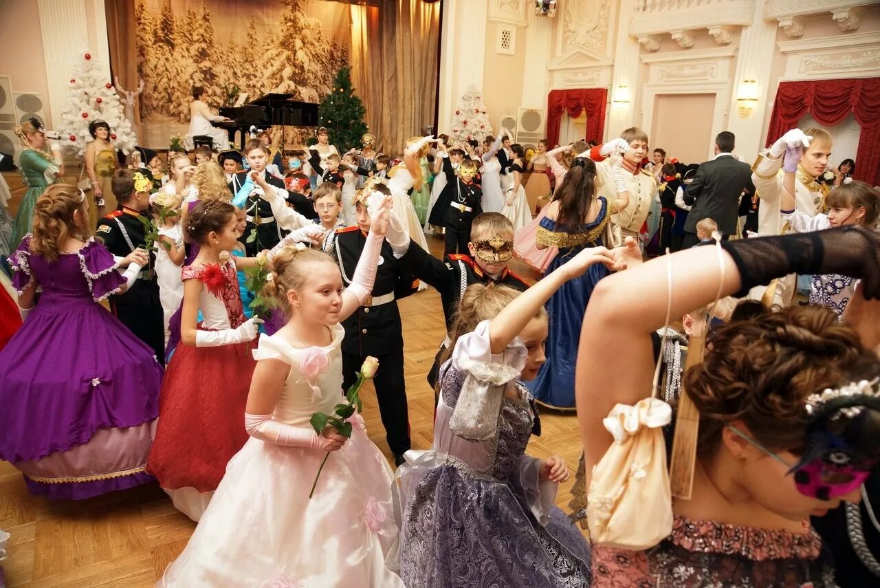 Как сделать бал. Ансамбль бал две жемчужины. Как сделать бал. Причёски на бал 19 века. Гарри поттер и кубок огня святочный бал гермиона.