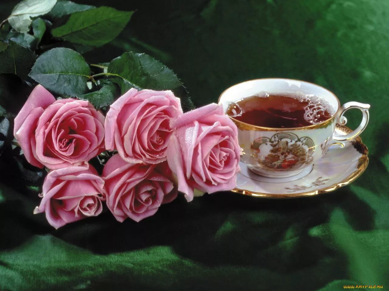 Чай доброе утро добрый день. Доброе утро розы. Доброе утро с прекрасными розами. Чай с розой. Открытки с добрым утром с розами.