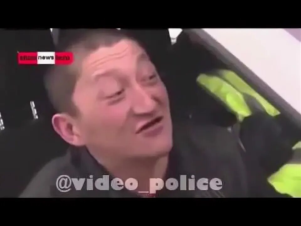 Налей до краев слетели тапочки ремикс. Тапочки слетели. 2 тапочки слетели. тапочки слетели мем. тапочки слетели фото.
