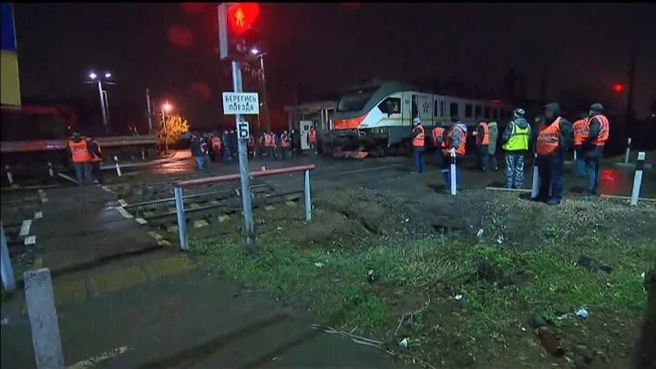 Поезд пришел на станцию утром впр 7. Авария с электричкой в подмосковье. столкновение поездов одинцово. авария на переезде московская область.