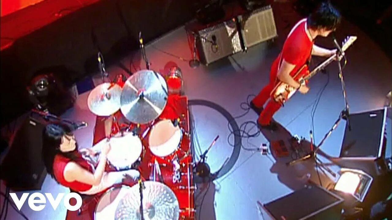 The white stripes обложка. Группа the white stripes. Группа the white stripes. The white stripes fell in love. Группа the white stripes.