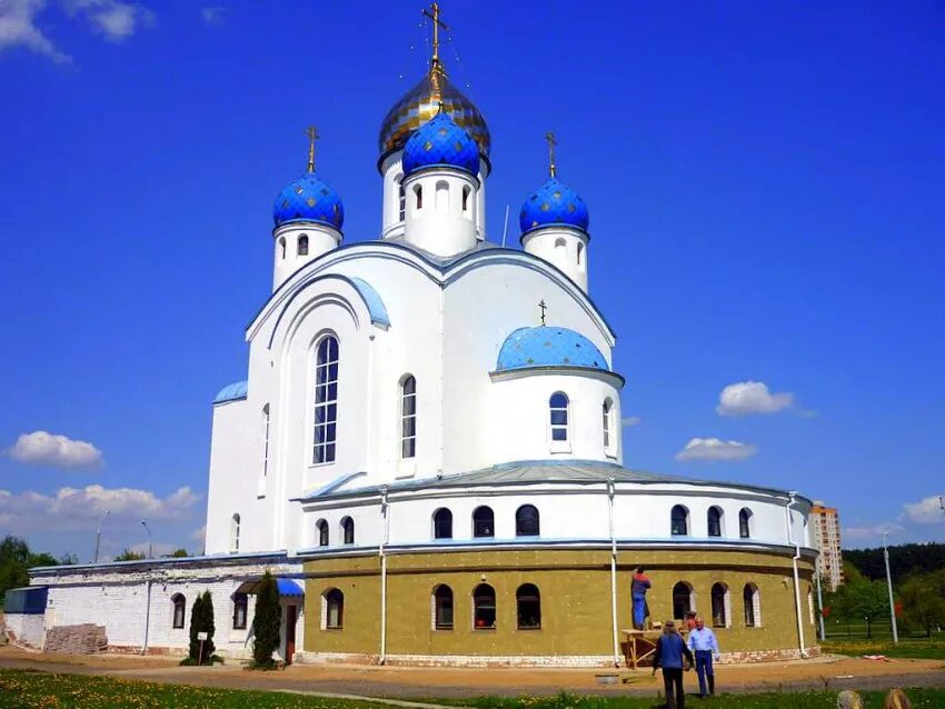 Всехсвятская церковь (минск). Храмы минска. Православные храмы в минске. Храм всех святых в минске фото. Храм всех святых всехсвятская церковь.
