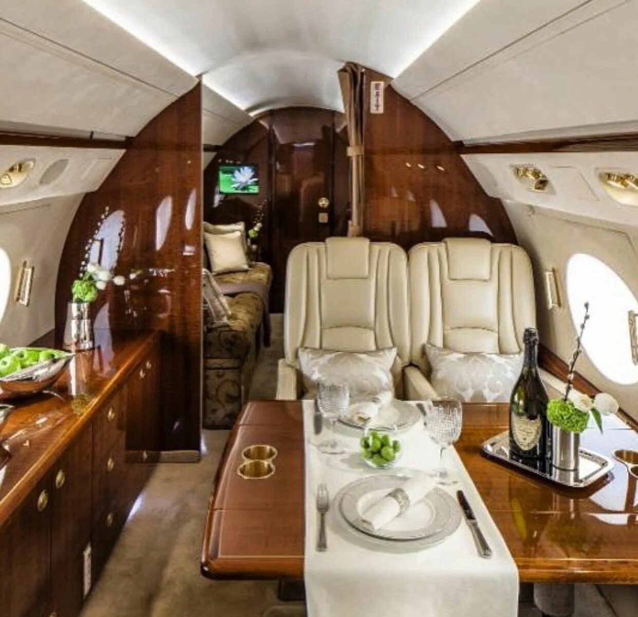 Falcon 6x самолет. Улучшенная отделка самолет. Суперджет 100 бизнес джет. Улучшенная отделка самолет. Dassault falcon 10 салон.