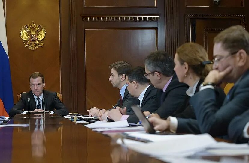 заседание министров. мишустин в совете федерации. заседание правительства рф. правительство обсуждает. заседание правительства рф мишустин.