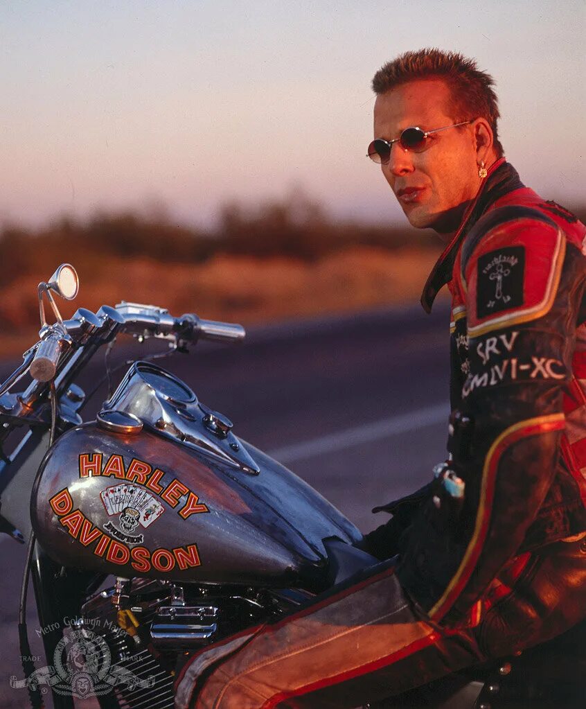 ковбой мальборо и харлей дэвидсон фильм. ковбой мальборо и харлей. харлей мальборо. харлей дэвидсон и ковбой мальборо фильм 1991. харлей мальборо.