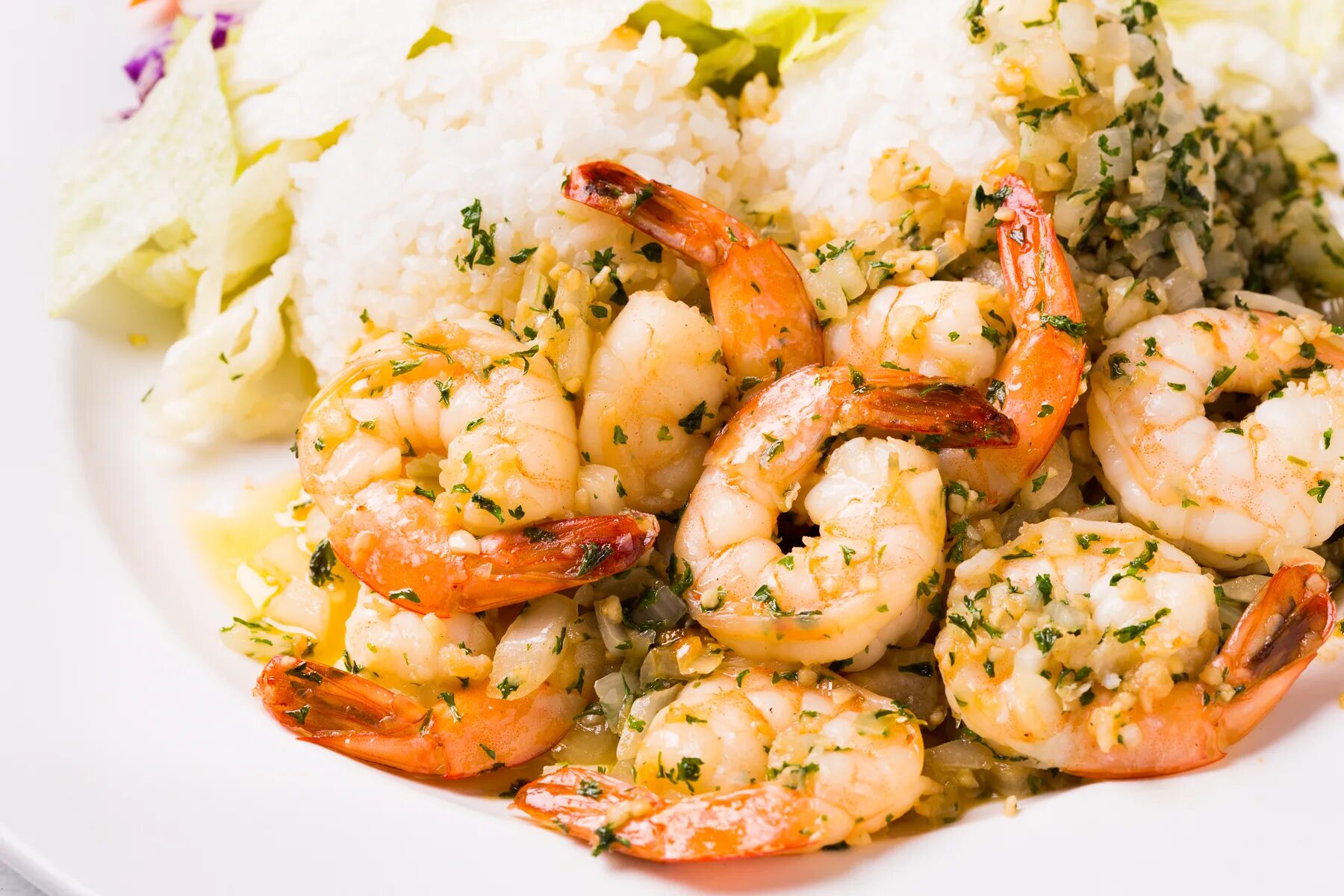 Shrimp vs prawn. Вкусное приготовление креветок королевских. Полуфабрикаты из креветок. Как приготовить королевские креветки. Креветки скампи.