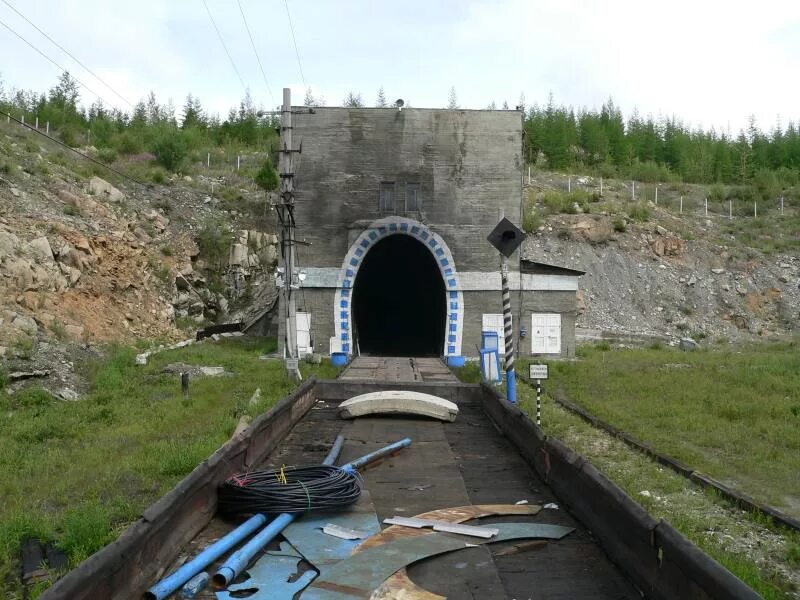 Село чинах. Кодарский тоннель БАМ. Кодарский тоннель Абхазия. Станция Икабья Забайкальский край. Станция Икабья БАМ.