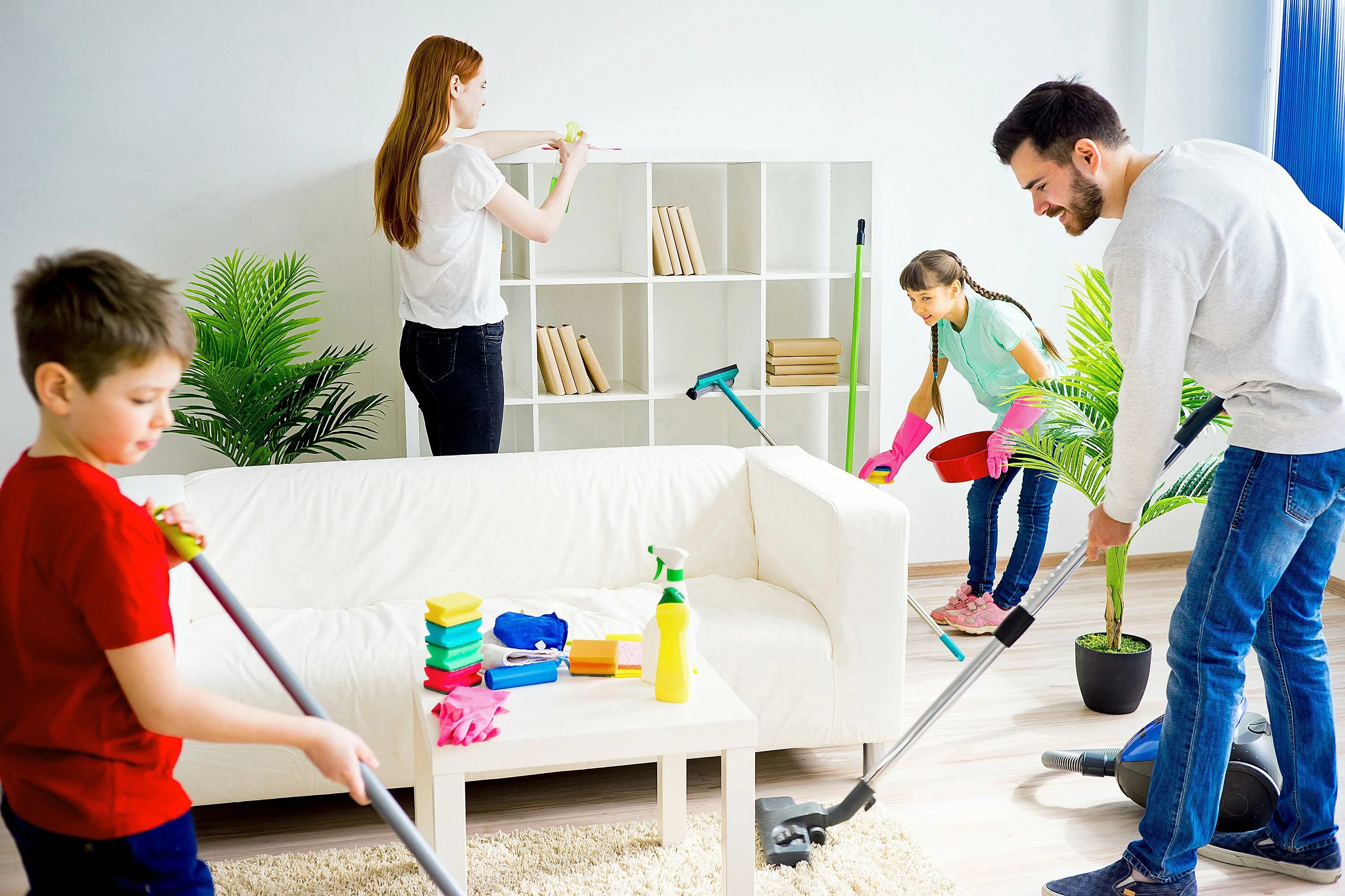 Как правильно прибирать. Уборка в доме всей семьей. Убираться в доме. Уборка в комнате. Чистота в доме.