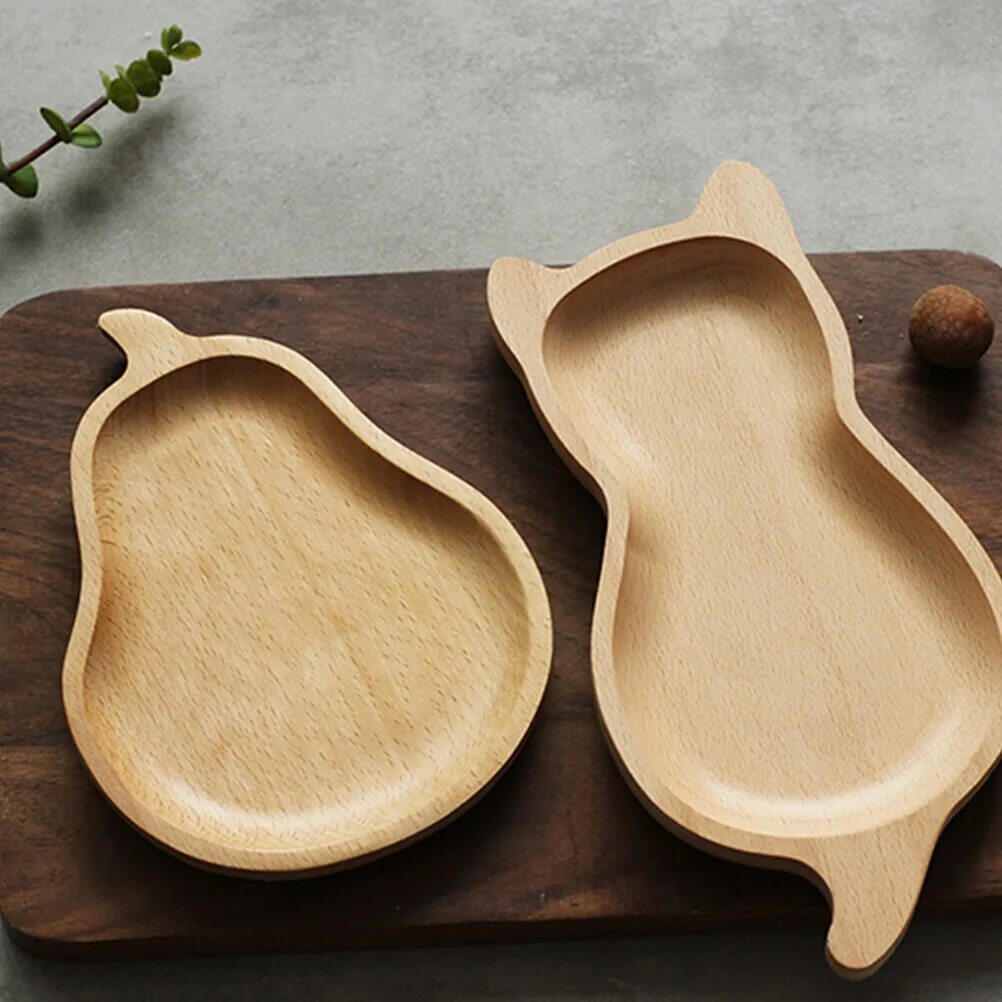 Деревянная тарелка поднос. Деревянные тарелки для еды. Поднос тарелка из дерева. Деревянная тарелка для закусок.