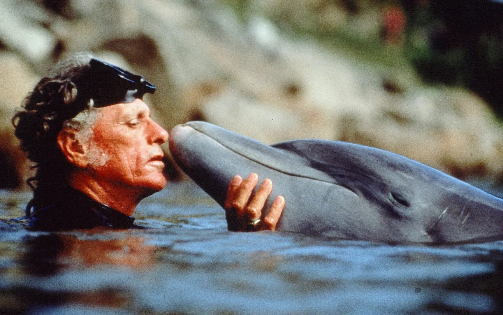 Люди дельфины песня. Рик о’Барри. Бухта / the Cove (2009).