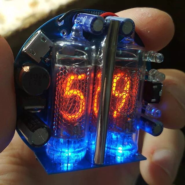 Ардуино часы на индикаторах. Nixie clock на ардуино. ламповые часы на ардуино. газоразрядные лампы ардуино. nixie clock ручные.