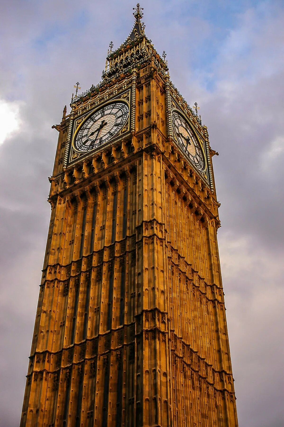 Какие бывают башни. Биг-Бен (башня Елизаветы). Лондонская башня Биг Бен. Великобритания часы Биг Бен. Часовая башня Биг Бен.