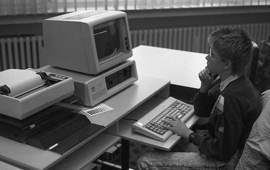 Технологии 2000 годов. IBM 80е. Первый компьютер IBM 1981 создатель. IBM 1970. IBM 90-Х.