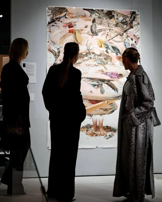 В этом павильоне выставка лабиринт познания. Фотовыставка павильон космос. Между землёй и небом москва выставка. Вднх музей кинематография. Доржиев зорикто бальжинимаевич.