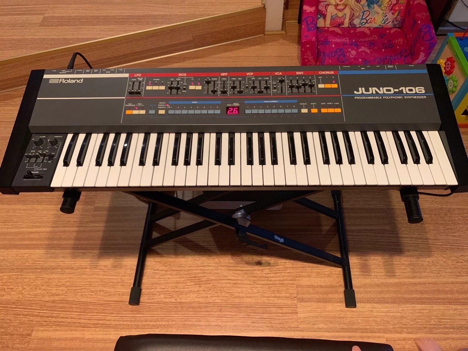 Roland juno 106. Roland juno x. Роланд джуно. Синтезатор roland juno. Синтезатор roland.