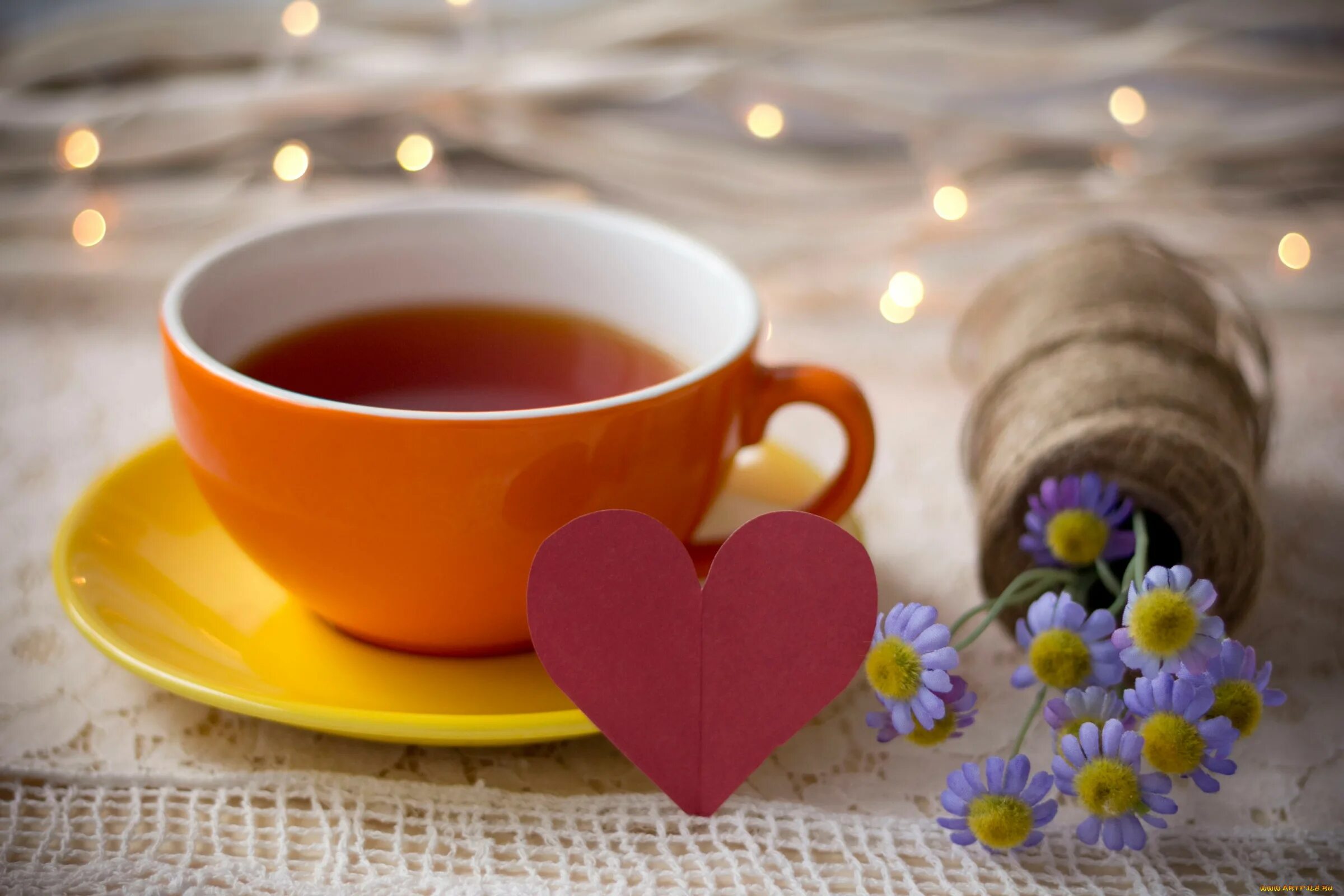 Чай романтика. Чай с сердечками. Доброе утро чай. Чай для любимой. Чашечка чая и сердечко.