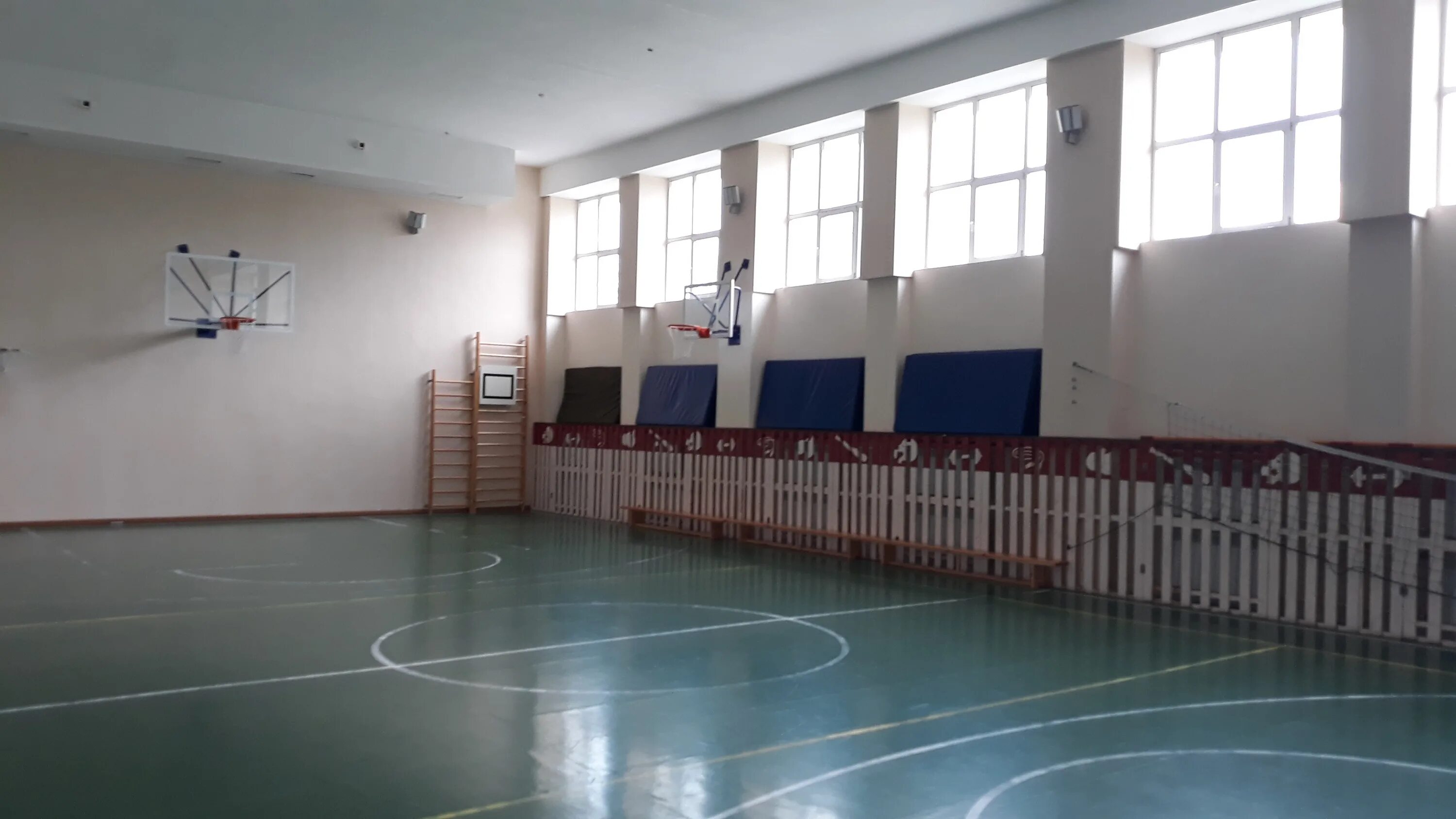 Школа 36 Томск. Школа 54 класс спортзал. Спортивный большой зал в 43 школе.