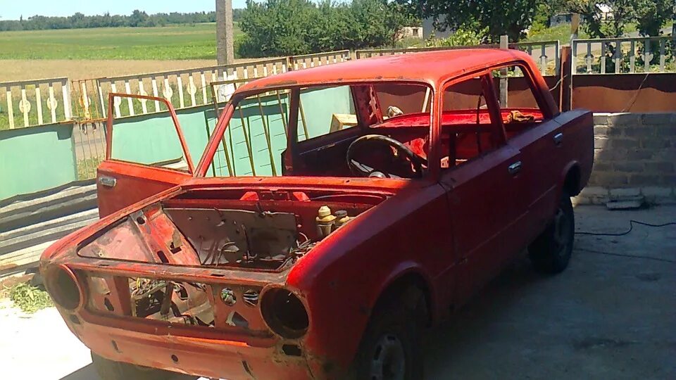 Ваз 2101 разобранная. Ваз 2101 в разборе. Ваз 2101 зад. Ваз 2101 разобранная. Разбираю ваз 2101.