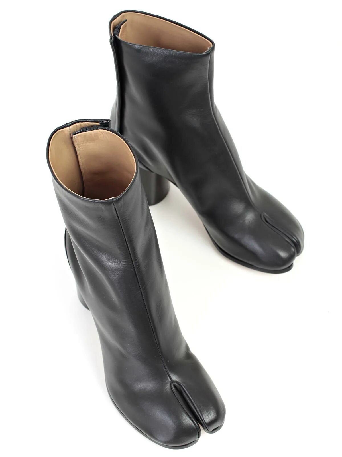 Maison margiela tabi boots. Мейсоны обувь. Maison margiela tabi туфли. Обувь martin margiela таби. Мейсоны обувь.
