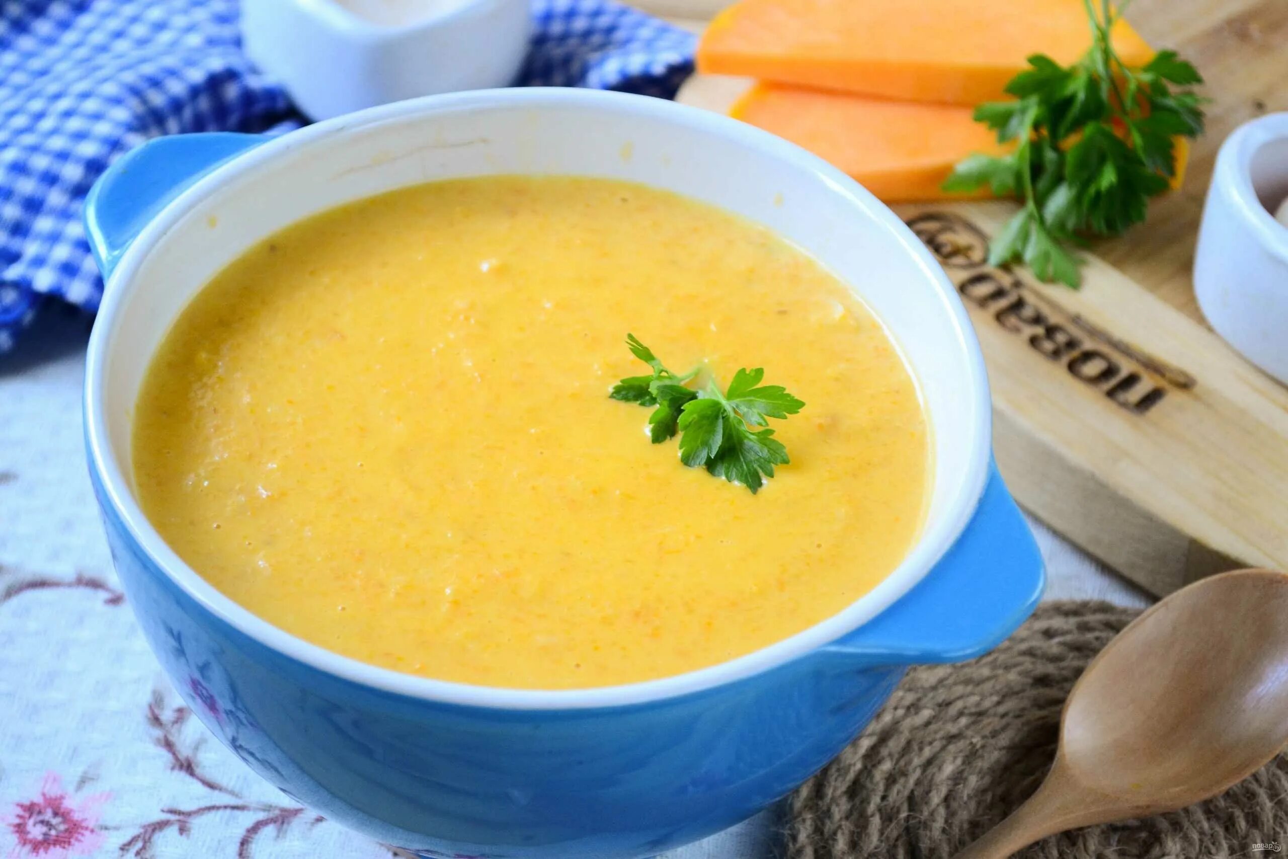 Рецепт супа пюре из тыквы и картофеля. Тыквенный суп-пюре с сыром. сырный суп с тыквой. суп с тыквой и плавленным сыром. тыквенный суп с сыром.