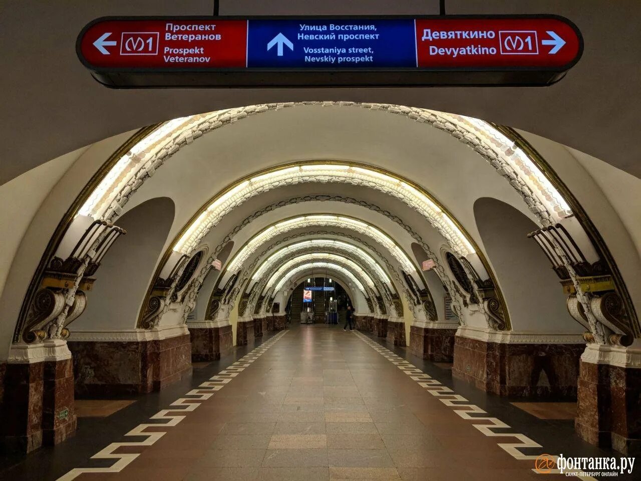 Станция метро площадь Восстания Санкт-Петербург. Станция метро площадь Восстания. Станция метро площадь Восстания СПБ. Вестибюль метро площадь Восстания.