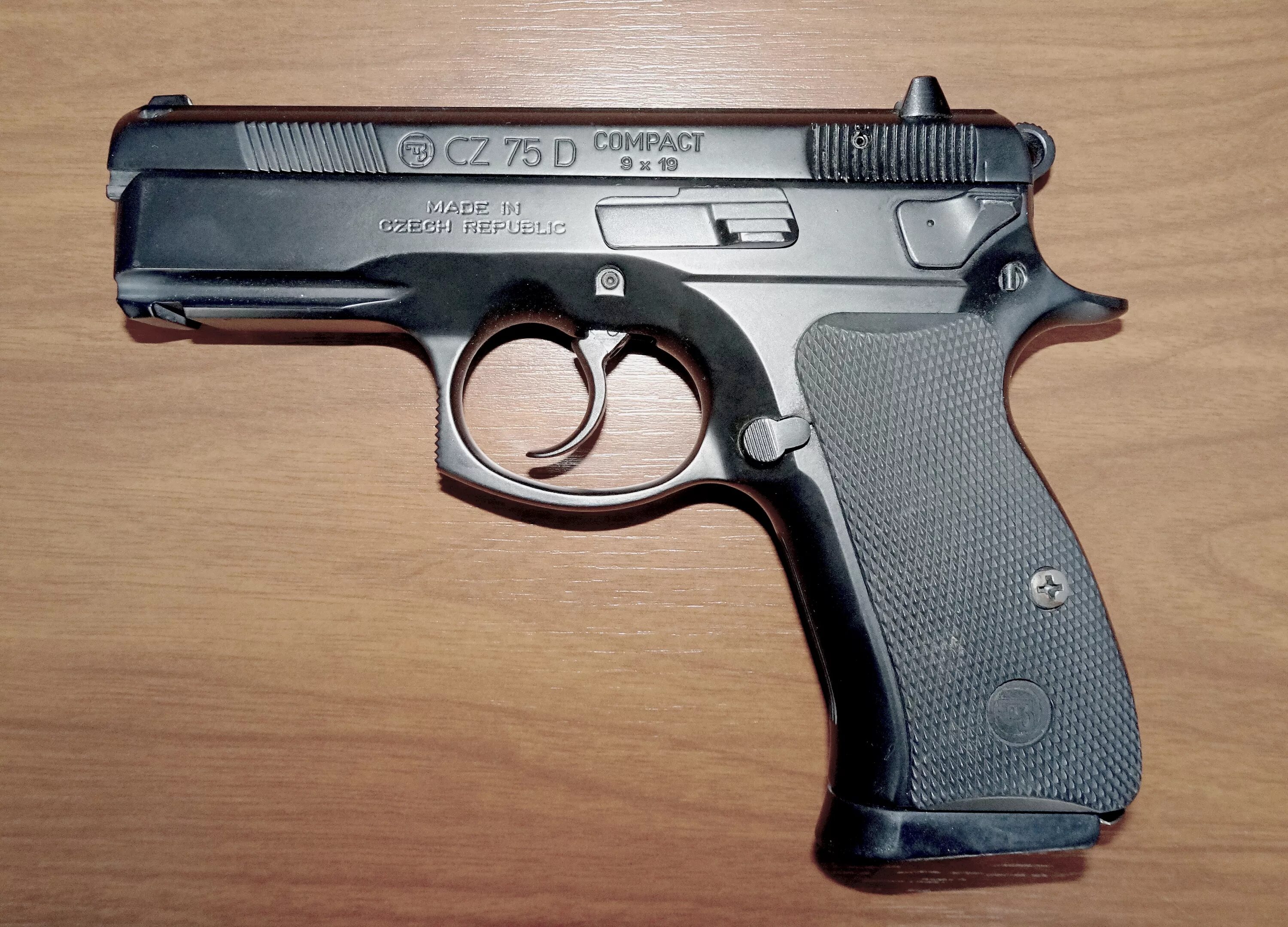 Cz 75 Compact. Cz 75 d Compact. Cz 75 p-01. Чезет 75 компакт.