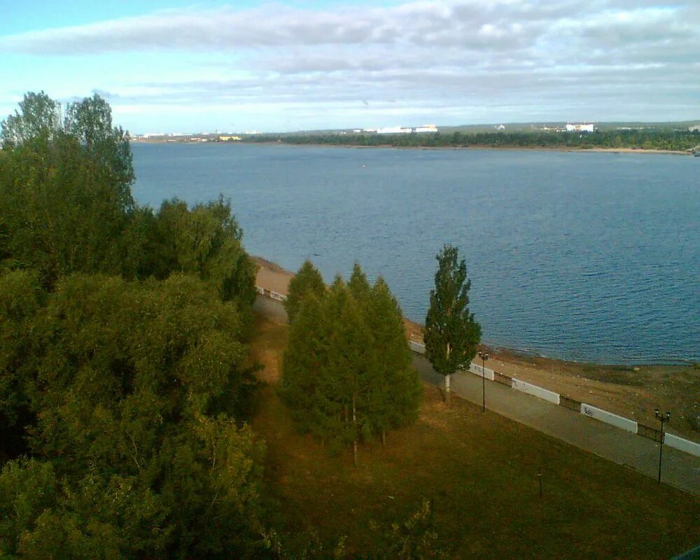 Родник закамск. Пермь Кама берег. Река Кама Пермь. Набережная реки Кама Закамск. Город Краснокамск река Кама.